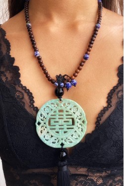 Collier mi-long d'inspiration asiatique avec belle pièce de jade Aniki Bijoux