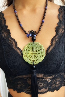 Collier mi-long d'inspiration asiatique avec belle pièce de jade Aniki Bijoux